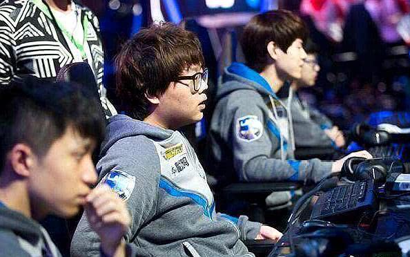 ZywOo 的金色贴纸在 Austin Major中成为最贵的