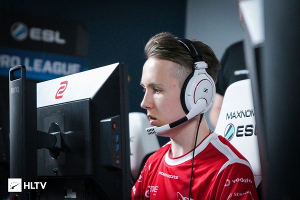 国外网友为WBG的赛程安排鸣不平：LNG休息了2个星期来研究WBG